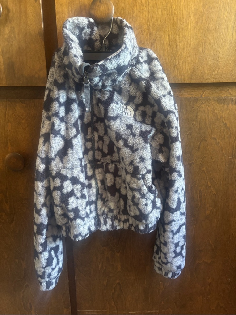 The North Face Kids Plush Zip-Up Jacket in Black and Gray Print